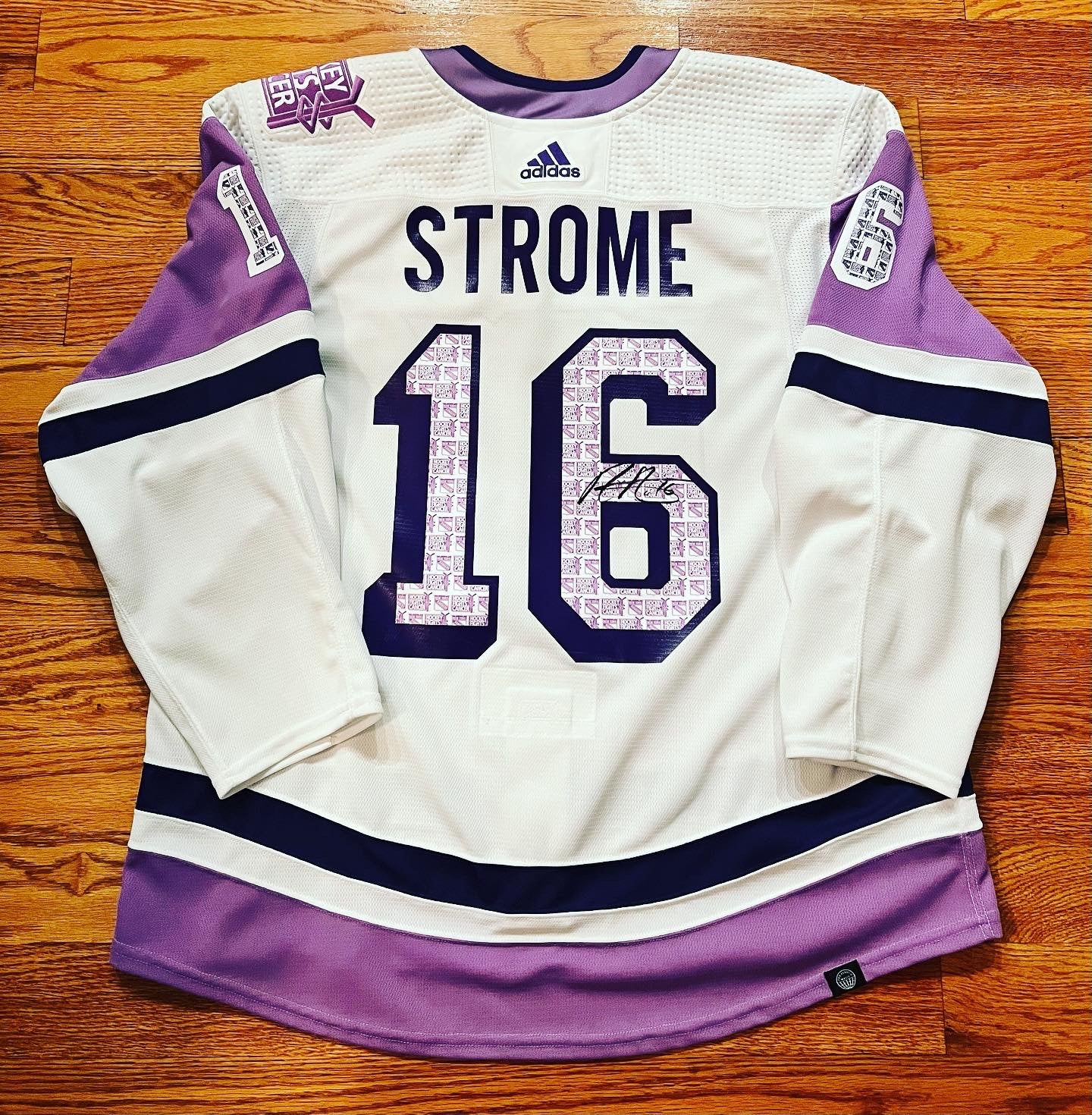 Tampa Bay Lightning Hockey Fights Cancer Adidas Purple Jersey