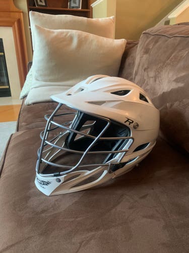 Player's Cascade R Helmet