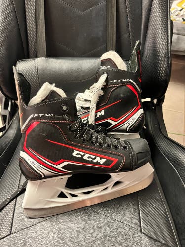 Used CCM Regular Width Size 4 JetSpeed FT340 Hockey Skates