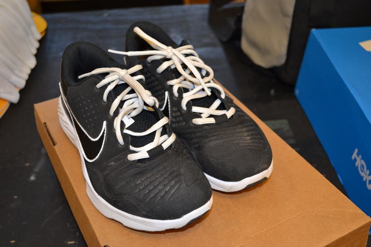 Black Youth Used Unisex Size 5.5 Nike Alpha Huarache 3 Turf Shoes (Read Description)