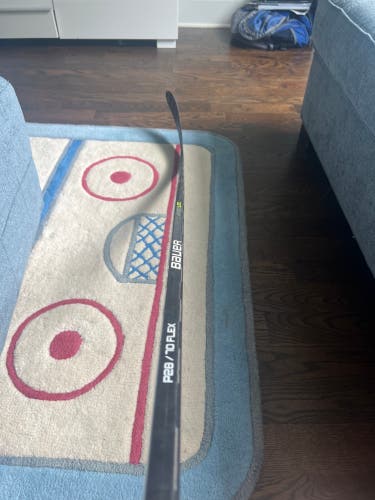 Used Right Handed P28 Vapor Hyperlite Hockey Stick