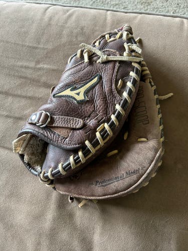 Right Hand Throw 33.5" Catcher's Glove
