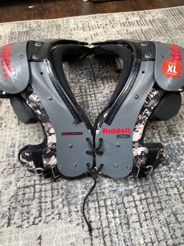 Youth Extra Large Riddell Recon Shoulder Pads