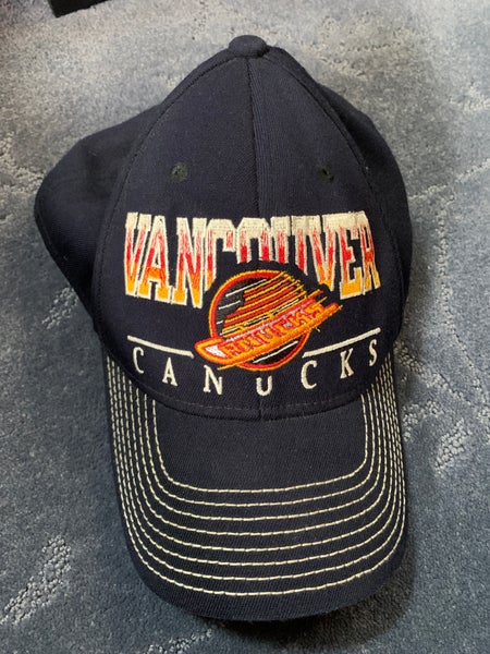 Vintage NHL Vancouver Canucks Snapback Trucker Hat