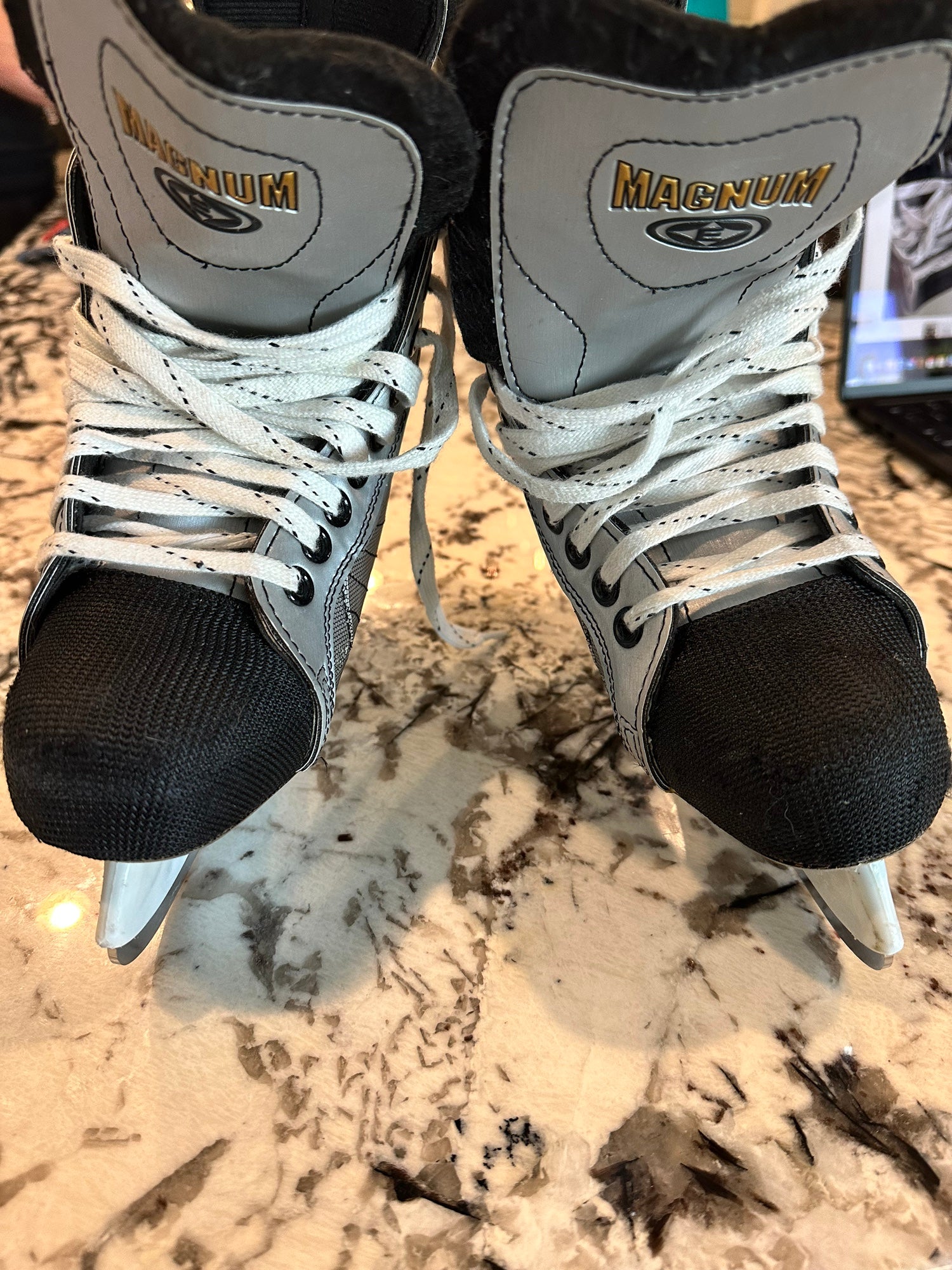 Used Easton Regular Width Size 1 Magnum Hockey Skates