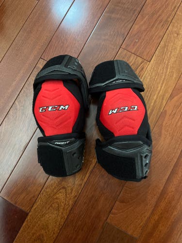 New Medium CCM  QuickLite 230 Elbow Pads