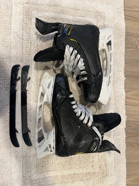 Used Bauer Regular Width Pro Stock Size 9 Supreme UltraSonic Hockey Skates