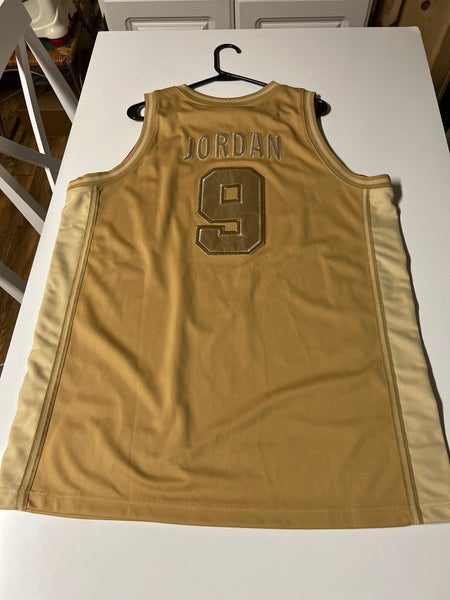 MICHAEL JORDAN Air Jordan Basketball Gold Design Black T-Shirt Size Large