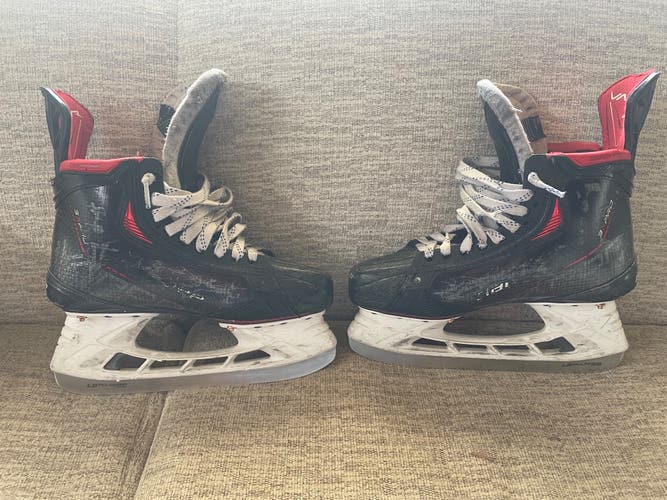 Intermediate Bauer Regular Width  Size 5.5 Vapor 3X Pro Hockey Skates