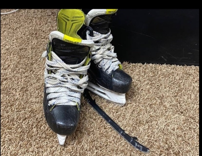 Used Bauer Regular Width Size 6 Supreme Comp Hockey Skates
