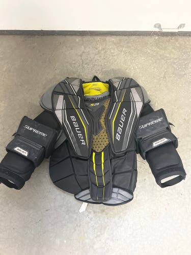 Used Small Bauer  Supreme s29 Goalie Chest Protector