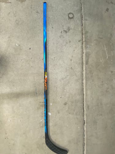 Senior 70 Flex Right Handed P92  Nexus Sync Hockey Stick