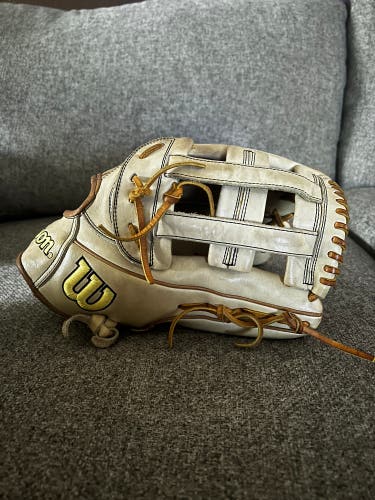 Right Hand Throw Outfield 12.75" A2000 Baseball Glove