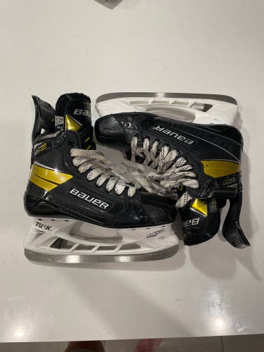 Used Bauer Regular Width  Size 7.5 Supreme UltraSonic Hockey Skates