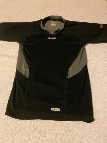 Reebok Play Dry Base Layer Compression Shirt Short Sleeve, Size Men’s Large