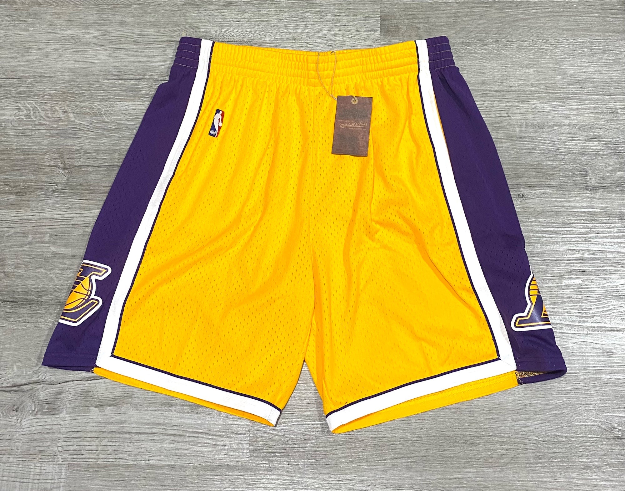 Authentic Shorts Los Angeles Lakers Alternate 1996-97 - Shop Mitchell &  Ness Bottoms and Shorts Mitchell & Ness Nostalgia Co.
