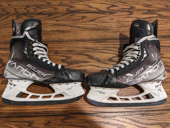 Matty Beniers Michigan Wolverines Pro Stock Bauer Vapor Hyperlite Hockey Skates Size 8.5