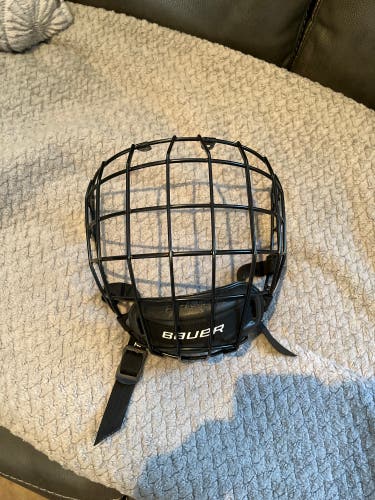 Used Medium Bauer Profile II Facemask