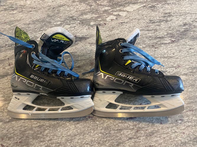 Used Bauer Regular Width Size 13.5 Vapor Hockey Skates