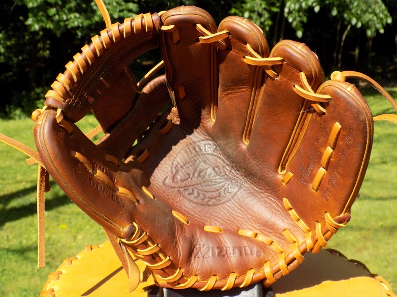 Used Mizuno Infield Right Hand Throw Classic Pro Soft Baseball Glove 11.75"