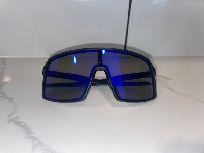 New Oakley Sutro Sunglasses Bundle