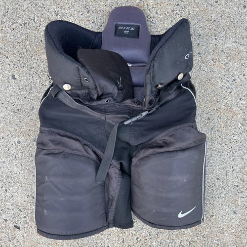 Used Junior Nike Quest 3 Hockey Pants (Size: XL)