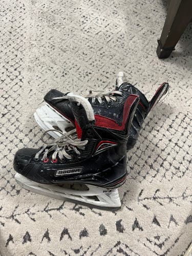 Intermediate Bauer Regular Width Size 5.5 Vapor X800 Hockey Skates