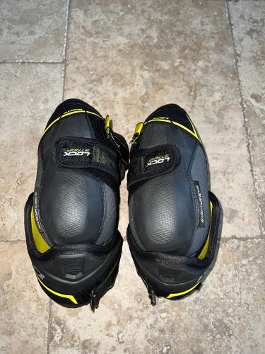 Medium CCM Tacks 9080 Elbow Pads