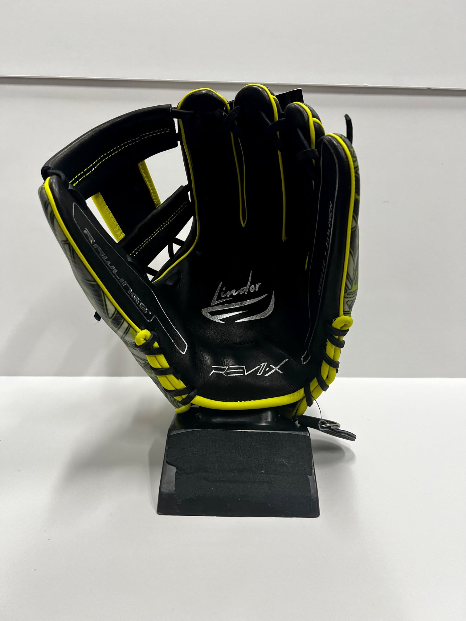 New RHT Rawlings Infield REV1X Baseball Glove 11.75 - Lindor