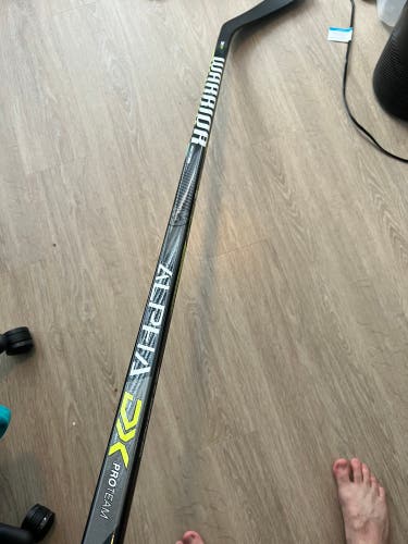 Senior Right Handed W28 Pro Stock Alpha DX Pro Team Hockey Stick