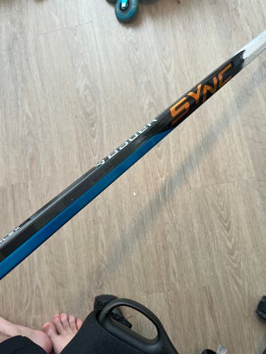 Senior Right Handed P28 Nexus Sync Hockey Stick