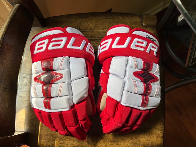 Boston University Bauer Nexus 1N Pro Stock Gloves