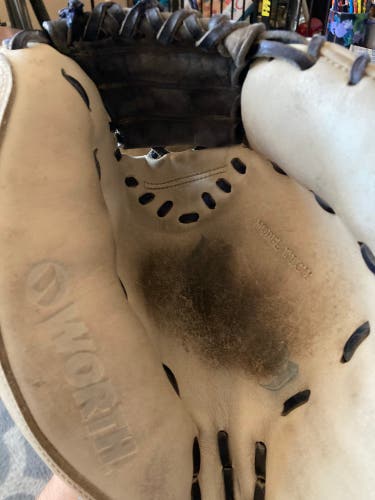 Right Hand Throw 32" Catcher's Glove