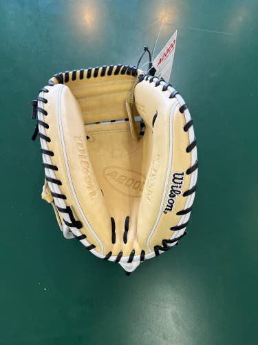 New Wilson A2000 Right Hand Throw 33" Catcher Glove