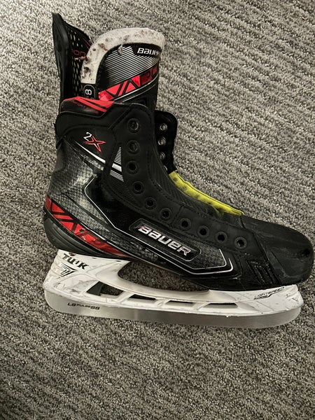 Used Bauer Regular Width Size 8.5 Vapor 2X Hockey Skates