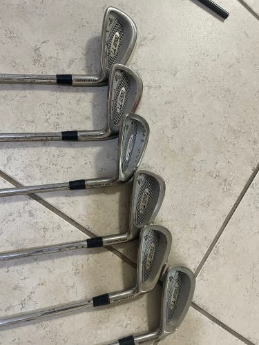 Dunlop 6 Pc Iron Set Tour TI In right hand
