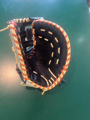 New Wilson A2000 Super Skin Right Hand Throw Baseball 12.5” First Base Glove