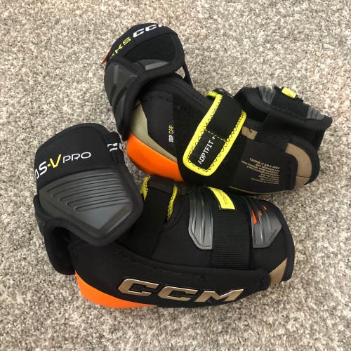 MINT Large CCM  Tacks AS-V Pro Elbow Pads