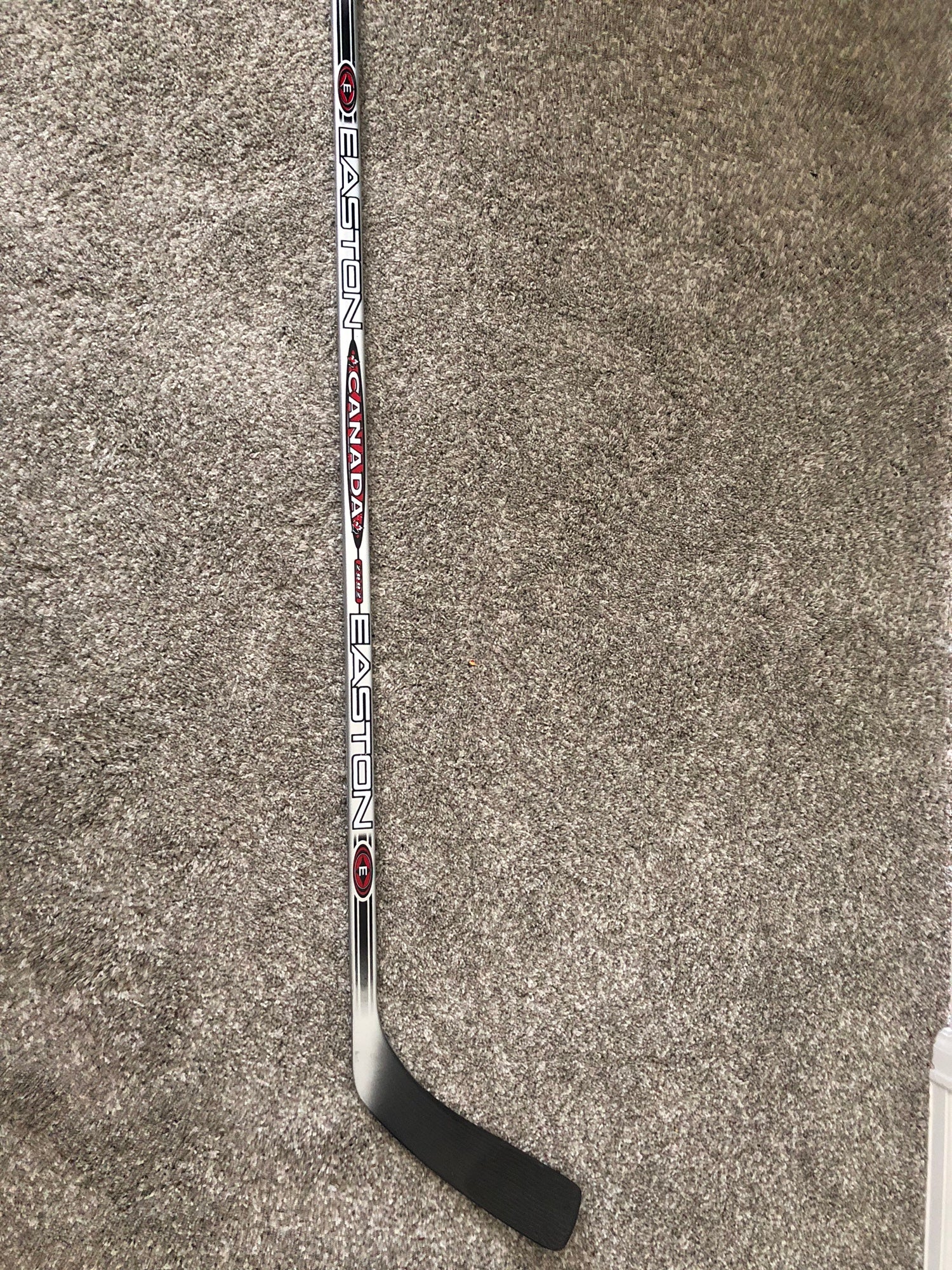 New Easton Synergy SE Elite Hunter Right Hand Hockey Stick - Non Grip- Pro  Stock