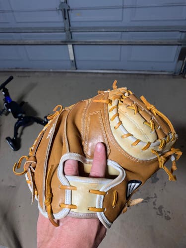 Wilson A2k catchers mitt m1 33.5