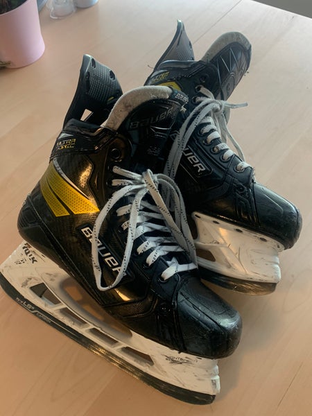 Used Bauer Regular Width Pro Stock Size 9 Supreme UltraSonic Hockey Skates