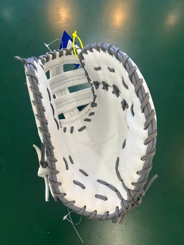 New Mizuno MVP Fastpitch Right Hand Throw 13” First Base Glove