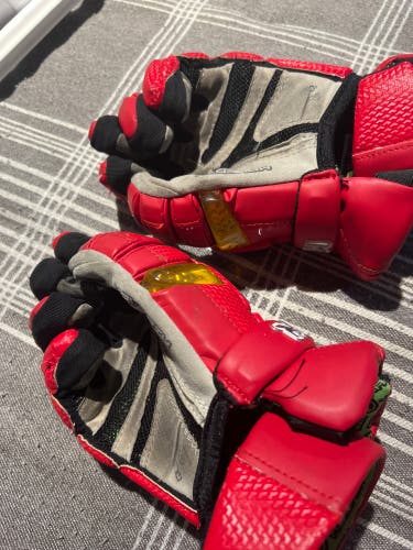 GET THESE OFF MY HANDS MAVRICK GLOVES SMALL