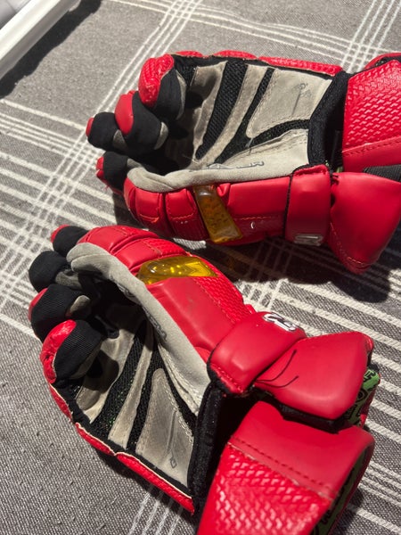 GET THESE OFF MY HANDS MAVRICK GLOVES SMALL