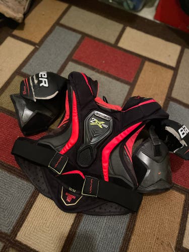 Used Medium Bauer Vapor 2x pro Shoulder Pads