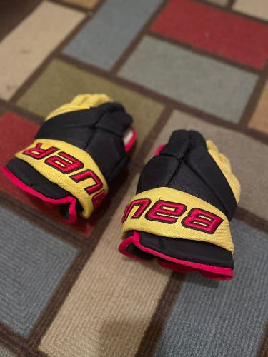 Used Bauer 13" Gloves