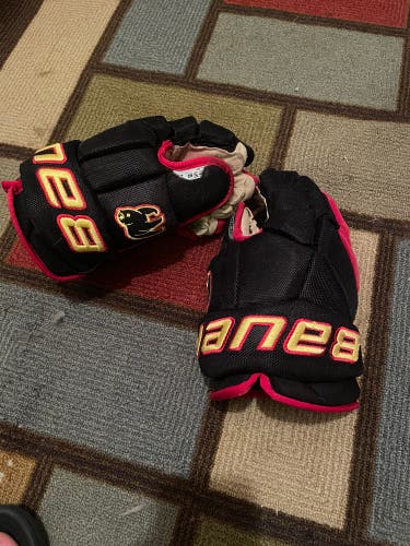 Used Bauer 13" Gloves