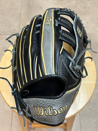 2022 Wilson A2K Spin Control 1775 12.75" Right Hand Throw SnakeSkin Baseball Glove: WBW1004131275