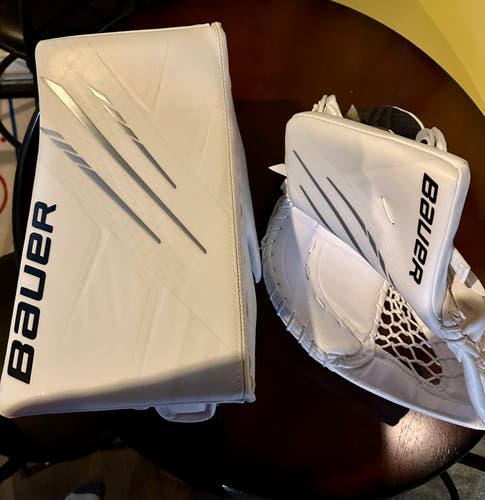 New Bauer Hyperlite Gloves