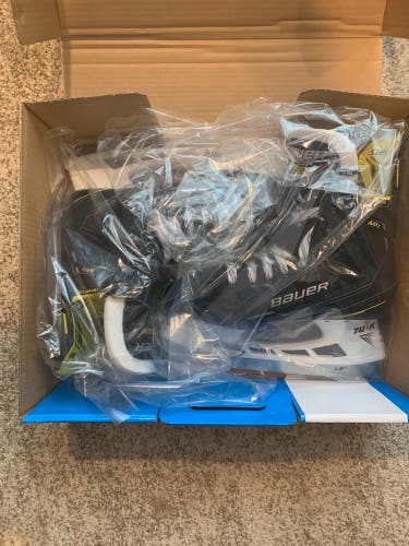 New Bauer Supreme M4 Hockey Skates Size 8.5 Fit 2